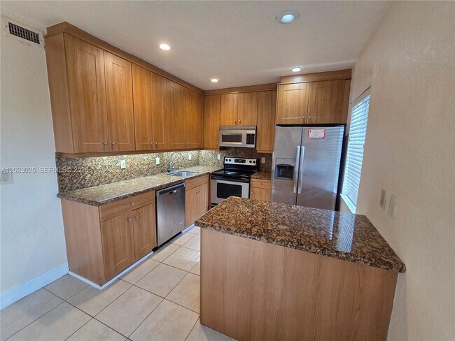 Building Photo - 1423 Holly Heights Dr