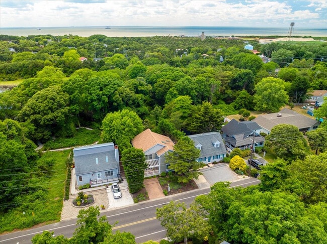 Building Photo - 710 Lighthouse Ave