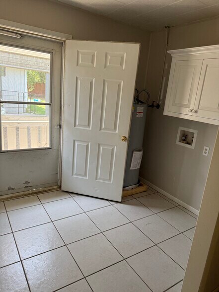 Building Photo - 5845 Pine Hill Dr