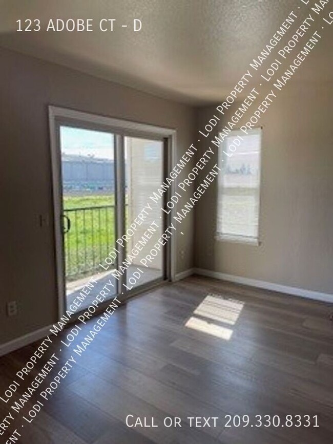 Building Photo - 123 Adobe Ct