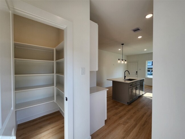 Building Photo - 7817 Beckley St