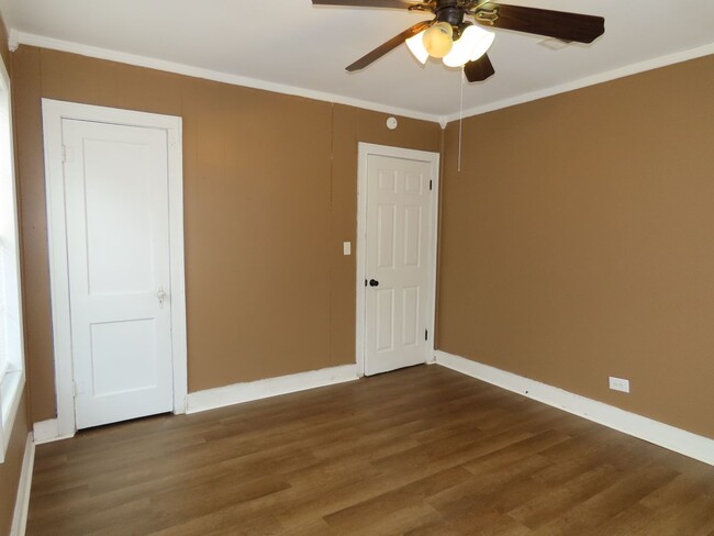 Building Photo - Quaint West Side  3 bedroom 2 Bath Home!