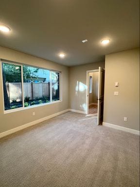 Building Photo - Modern 3Bed/2Bath PLUS 2 car garage Townhome in Bellevue!