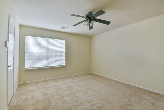 Building Photo - 5719 Clerkenwell Dr