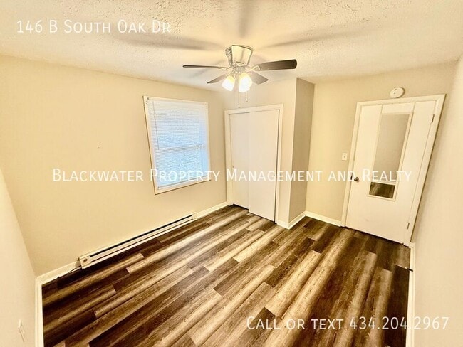 Building Photo - 146 S Oak Dr