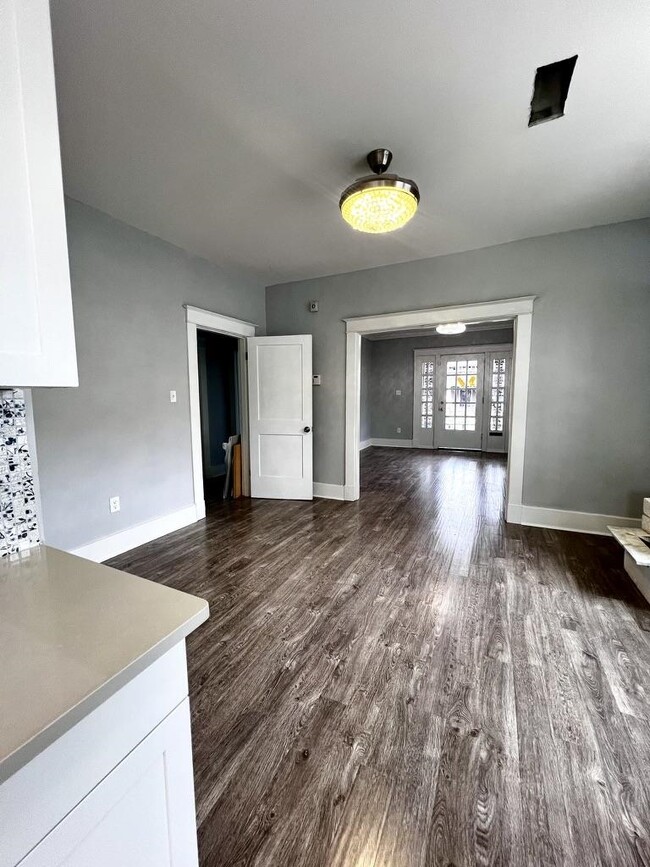 Building Photo - 1052 Faxon Ave