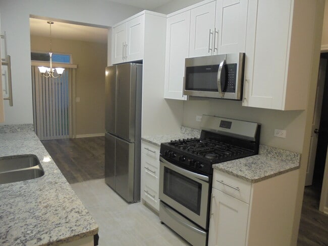 Building Photo - 989 Mesa Dr