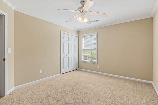 Building Photo - 228 Full Cir Dr