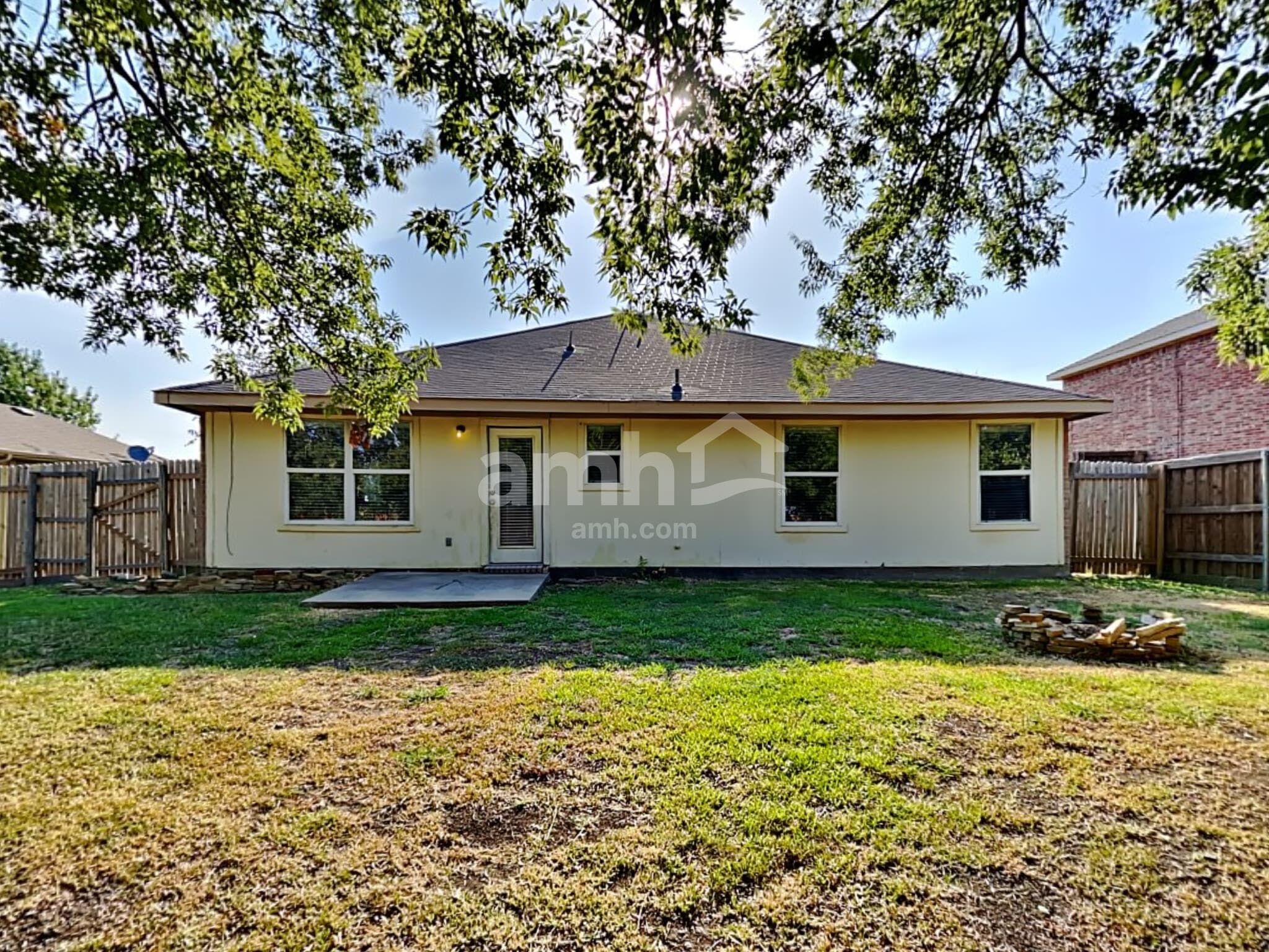 Building Photo - 905 Zoe St