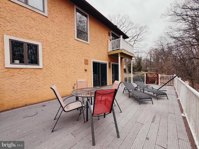 Building Photo - 1317 Mettler Rd