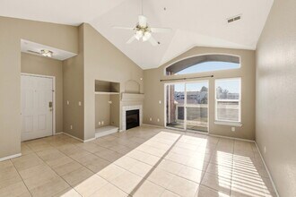 Building Photo - 2 Bed 2 Bath Condo With Balcony!