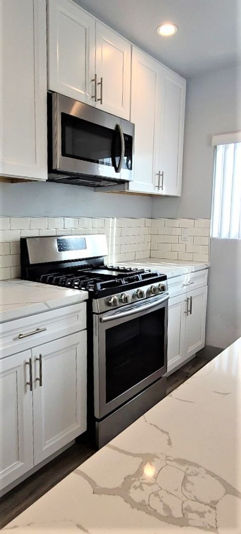 Building Photo - 341-343 W Robinson Ave