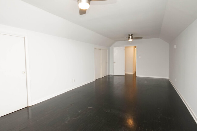 Building Photo - 596 L'Ombre Ct NE