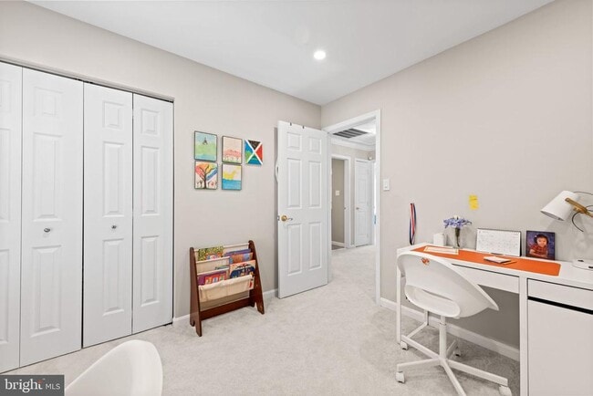 Building Photo - 8104 Creekview Dr