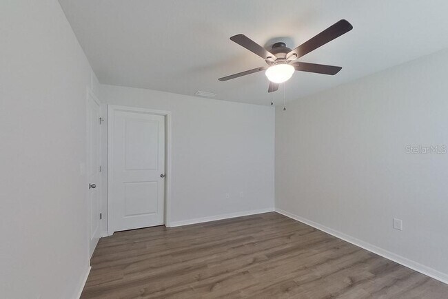 Building Photo - 1835 Nelson Rd N