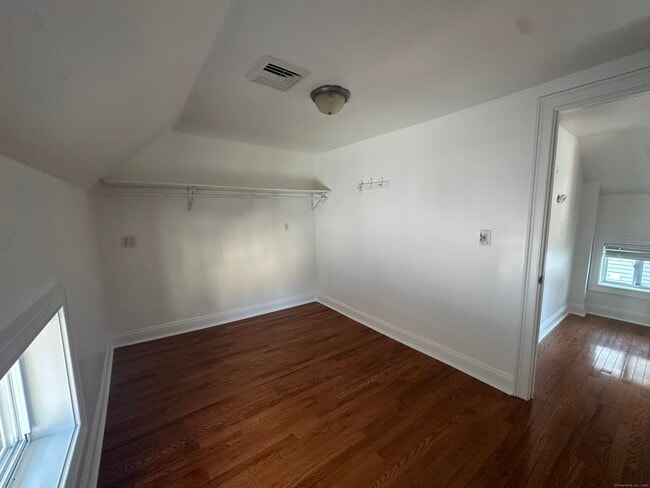 Building Photo - 8 Barnum Ct