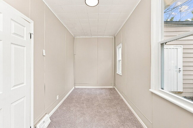 Building Photo - 4212 Apple Ave