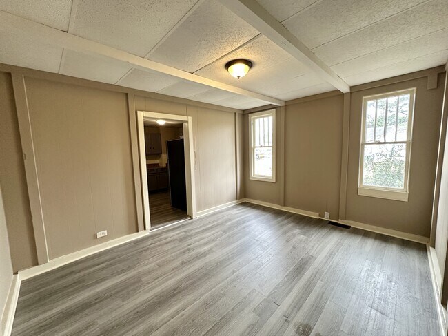 Building Photo - 2320 Wesley Ave SW