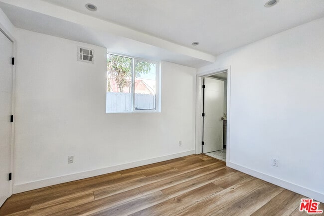 Building Photo - 1921 1/2 Carmona Ave