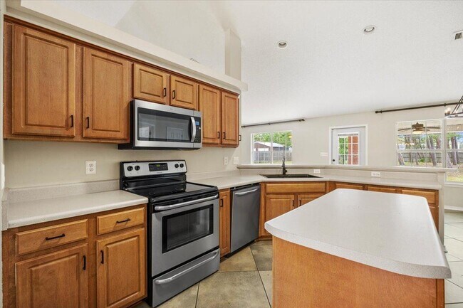 Building Photo - 1922 Coral St