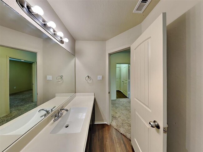 Building Photo - 33217 Wedgewood Dr