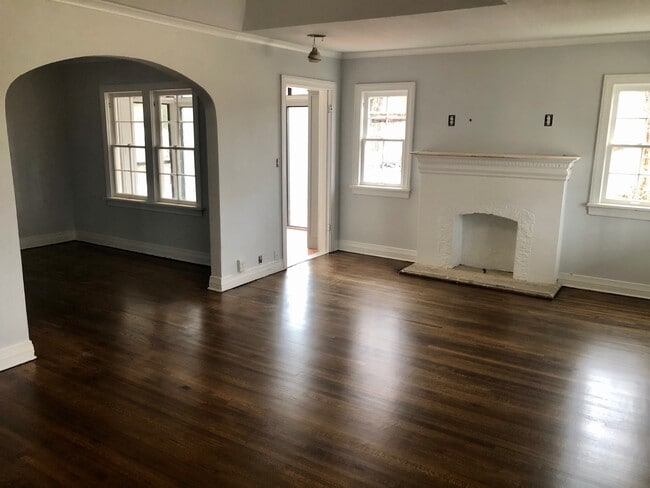 Building Photo - 228 N Quanah Ave