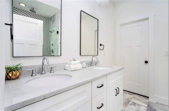 Building Photo - 178 Richardson St SE