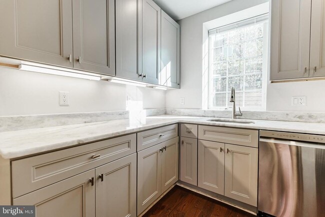 Building Photo - 1331 S Dover St