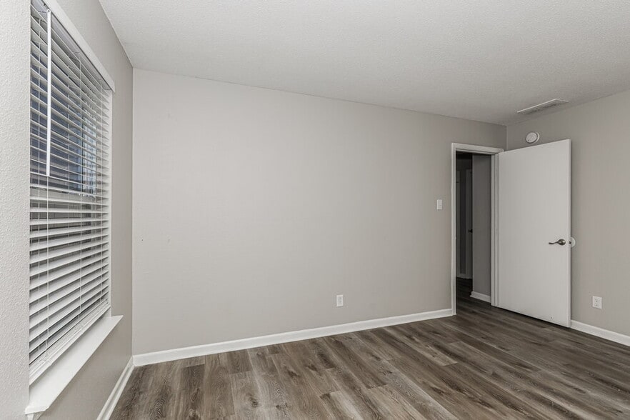 Building Photo - 333 Sunburst Ln