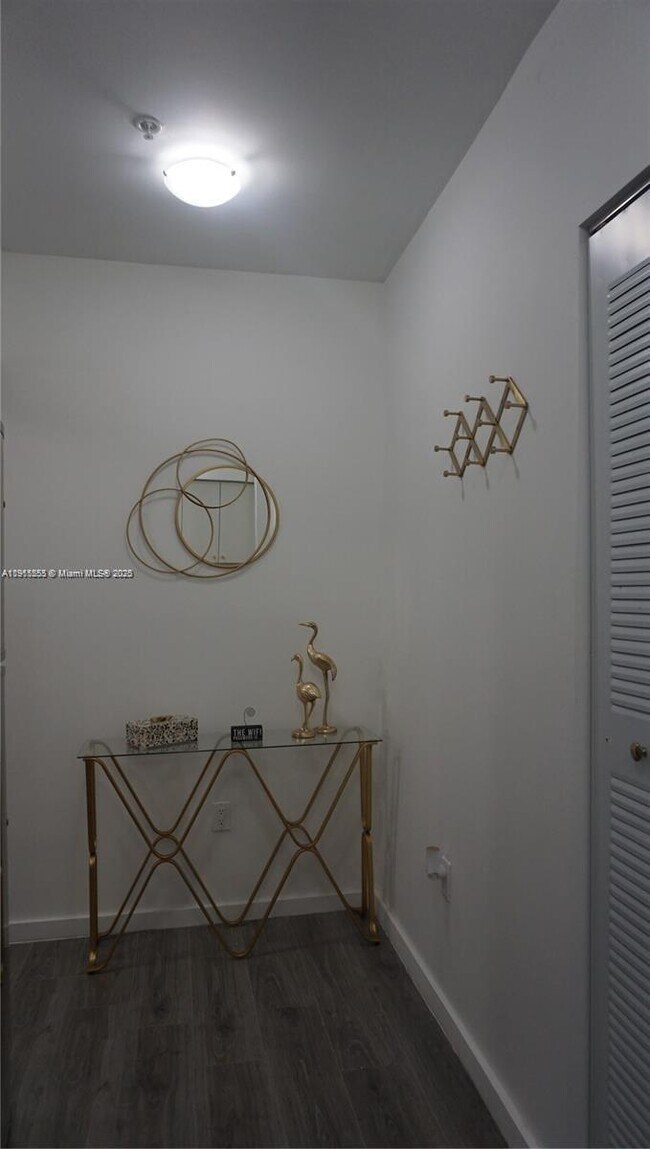 Building Photo - 810 7th St