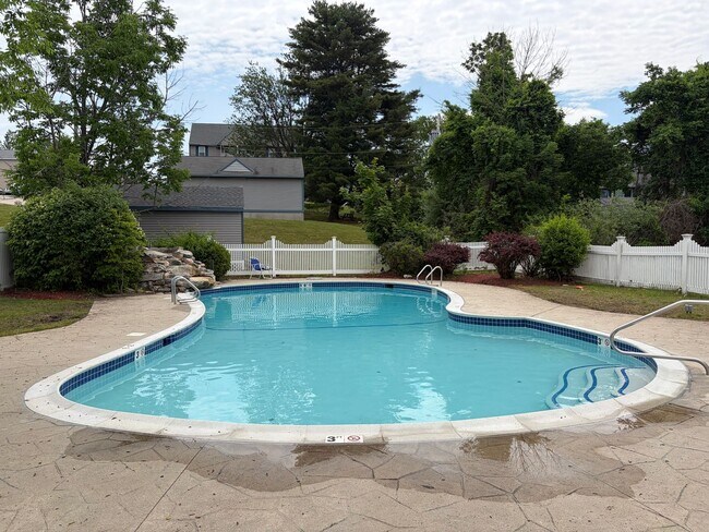 Building Photo - Deer Haven Preserve 2 bed, 1 bath 3rd floor unit