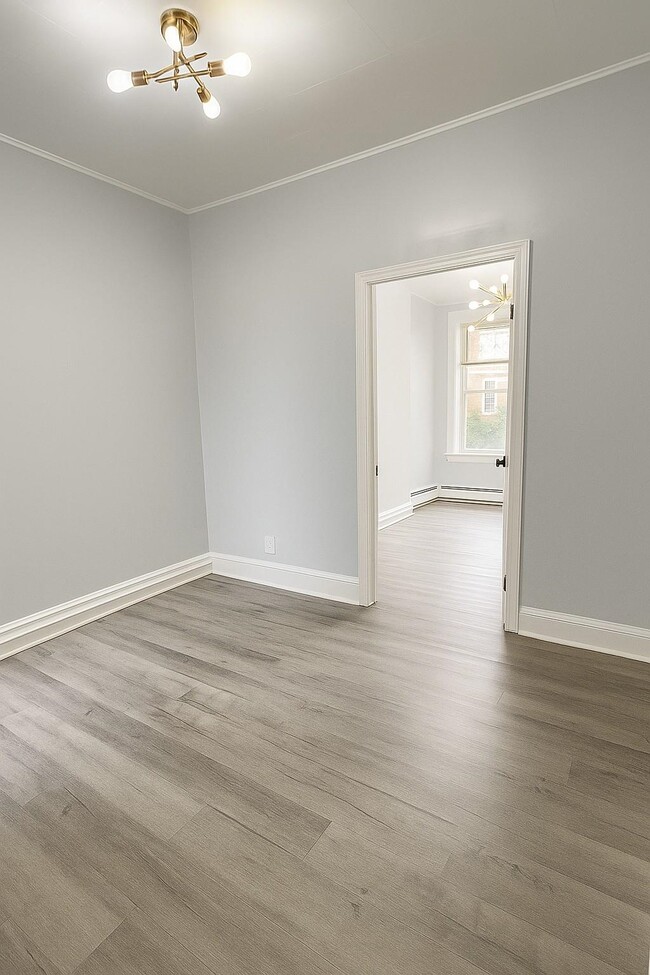 Building Photo - 396 Woodlawn Ave