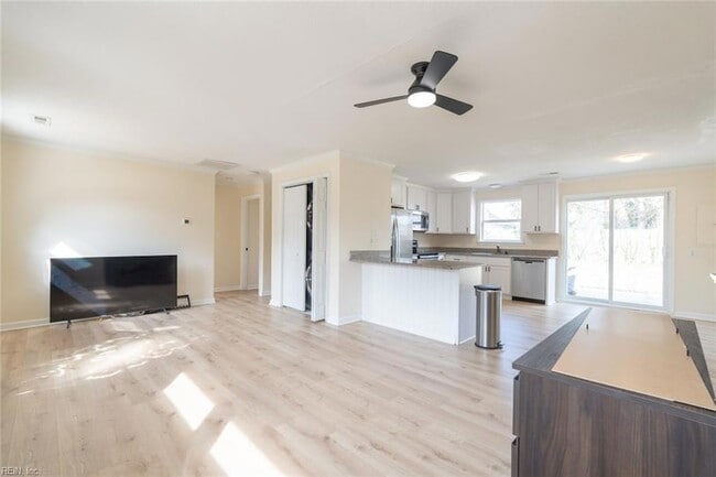 Building Photo - 3528 Chester St