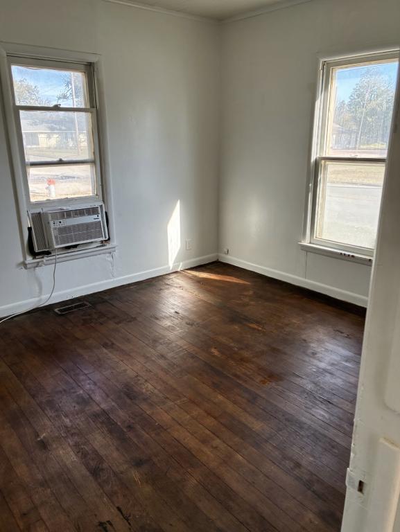 Building Photo - 1049 E Oak St