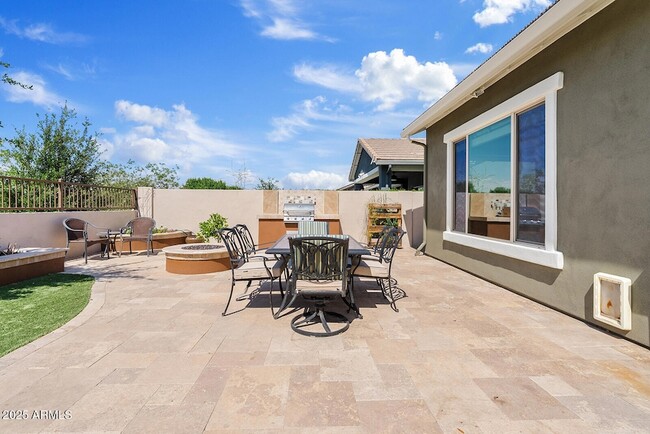 Building Photo - 3123 E Cat Balue Dr