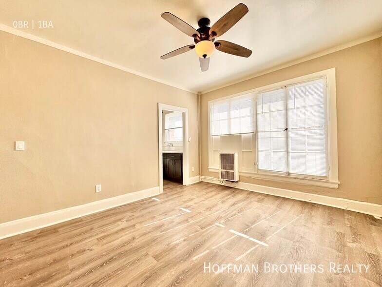 Building Photo - 1802 N La Brea Ave