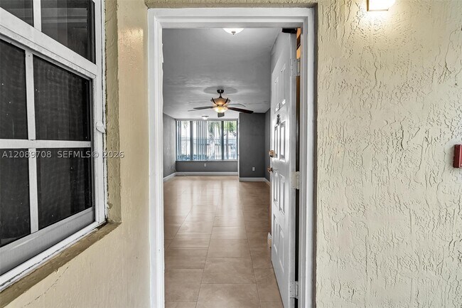 Building Photo - 2820 N Oakland Forest Dr