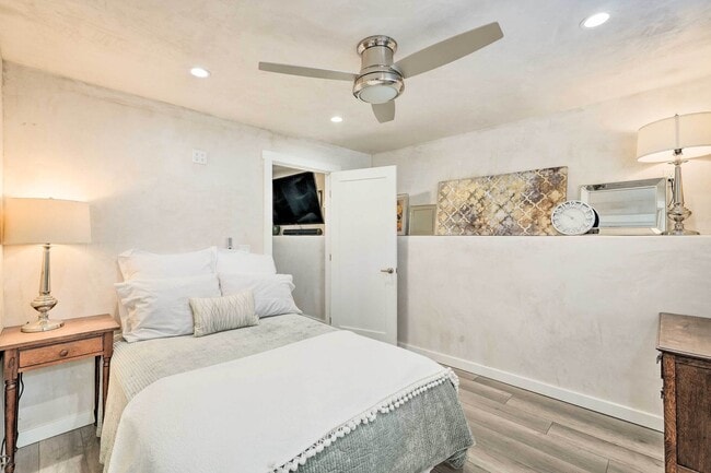 Building Photo - 303 Glenwood Rd