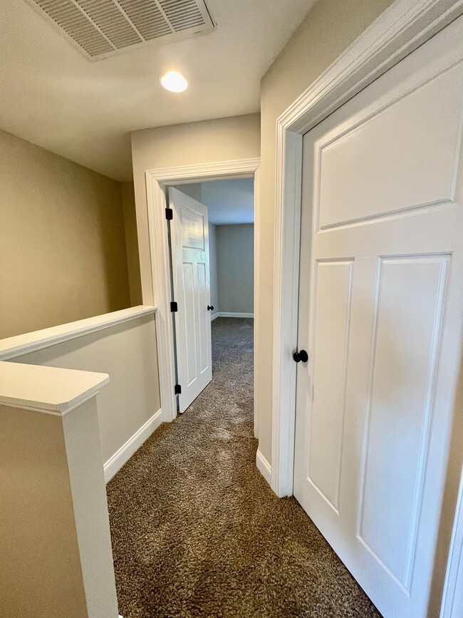 Building Photo - 211 Capstone Dr