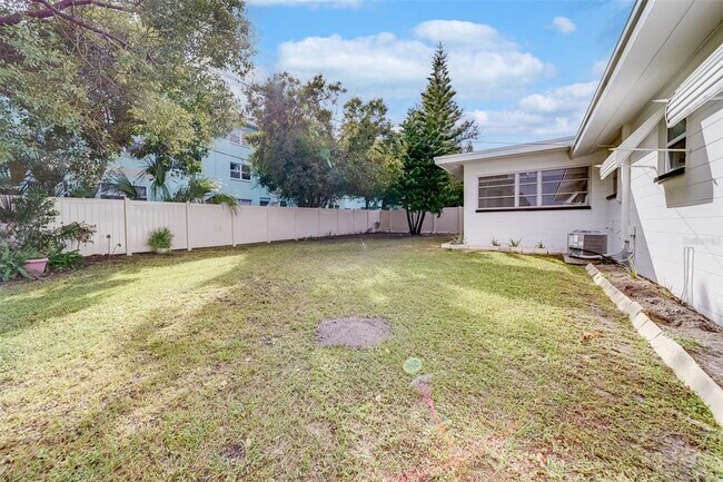 Building Photo - 11424 79th Ave