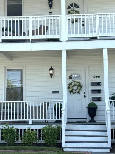 Building Photo - 1066 Forest Ave