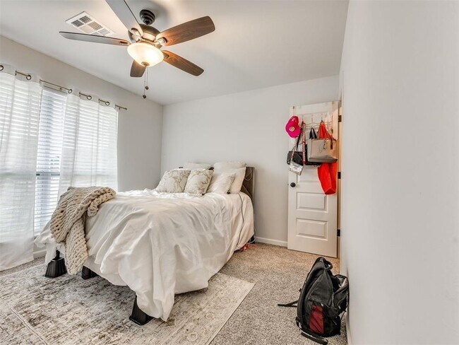 Building Photo - 2323 Arcady Ave