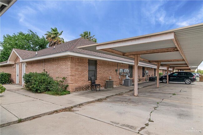 Building Photo - 15 Kimberly Ln