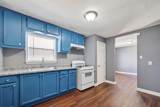 Building Photo - 3807 Love St