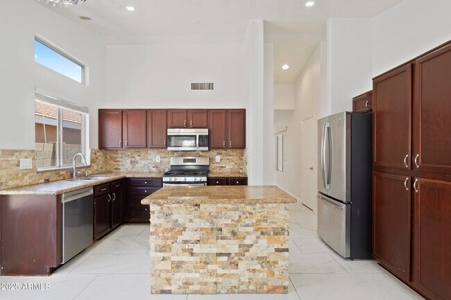 Building Photo - 836 W Cooley Dr
