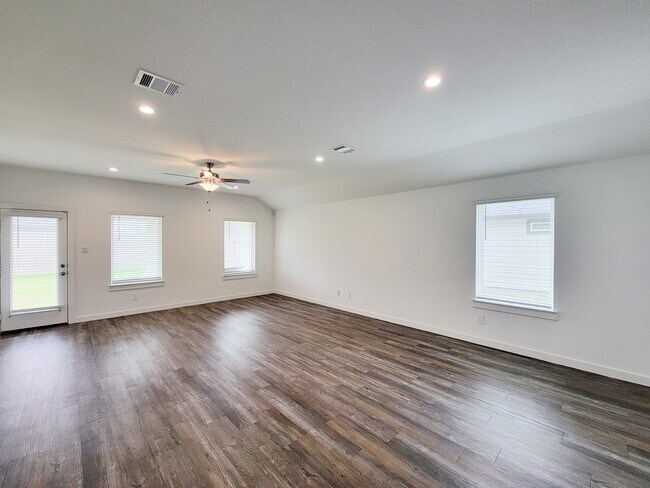 Building Photo - 1014 Star Grass Ln