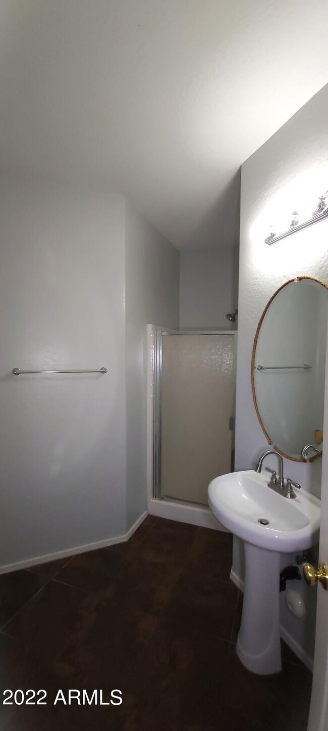 Building Photo - 518 W Black Hawk Pl