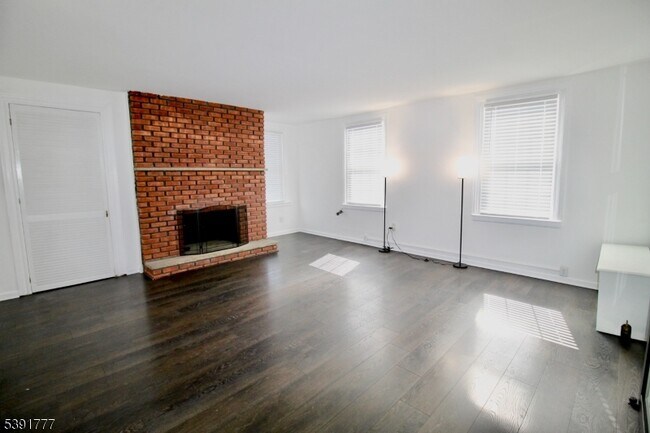 Building Photo - 22 Rockland Terrace