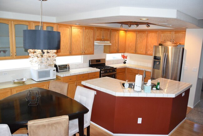 Building Photo - 8765 Country Pines Ave