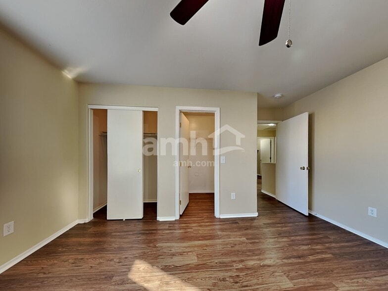 Building Photo - 1521 S 122nd Ave